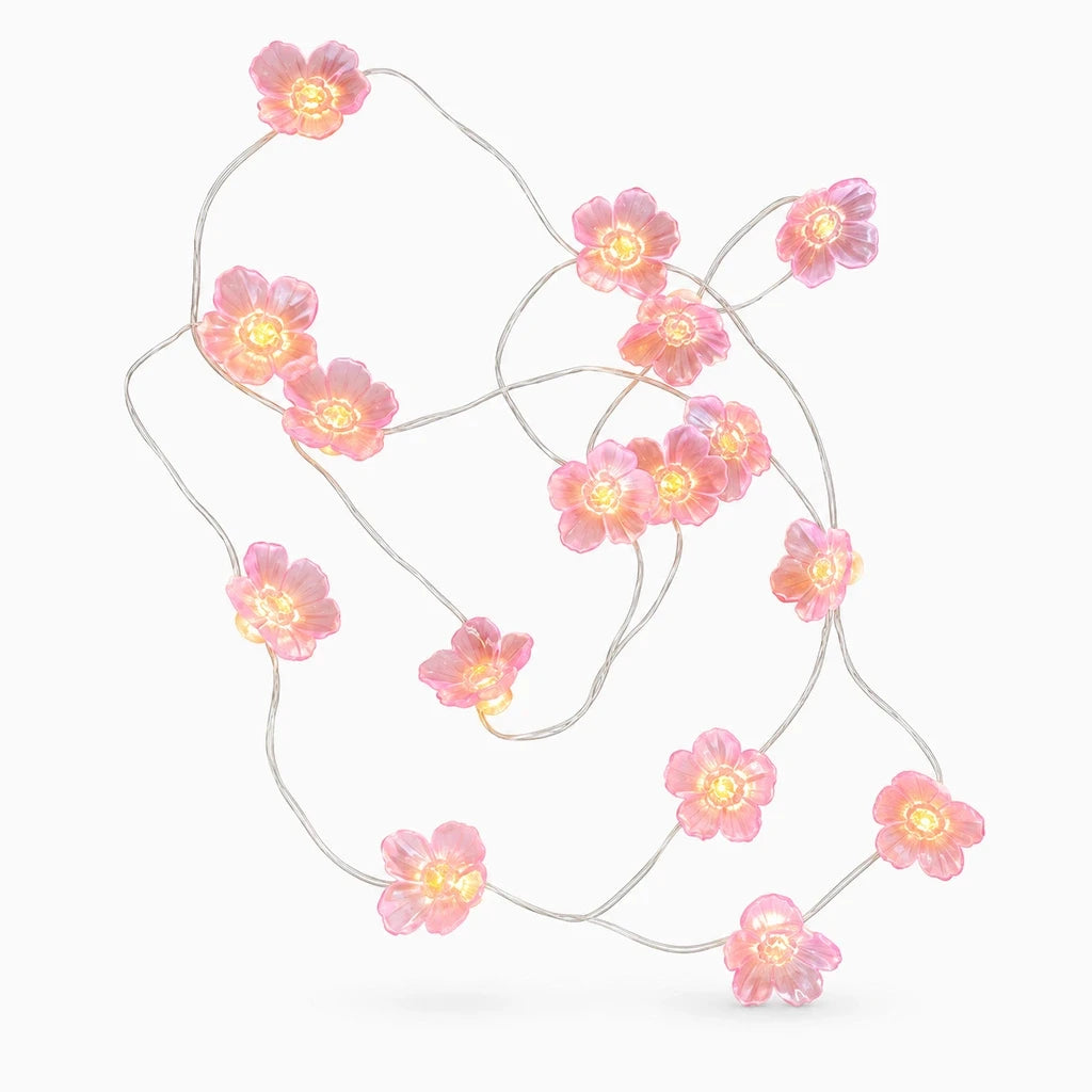Guirlande fleur lumineuse créant une ambiance douce sur une terrasse en soirée
