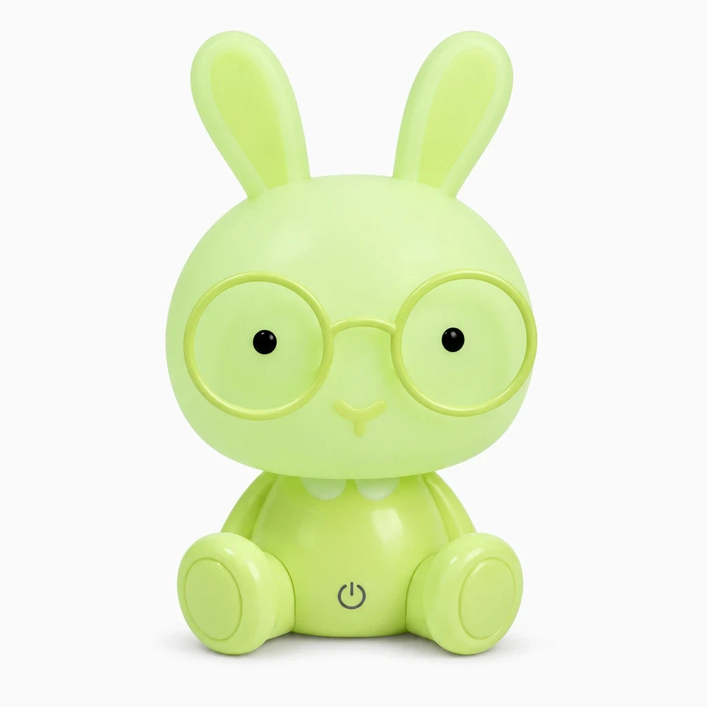 Petite lampe décorative forme lapin posée sur table de chevet, éclairage doux chambre enfant
