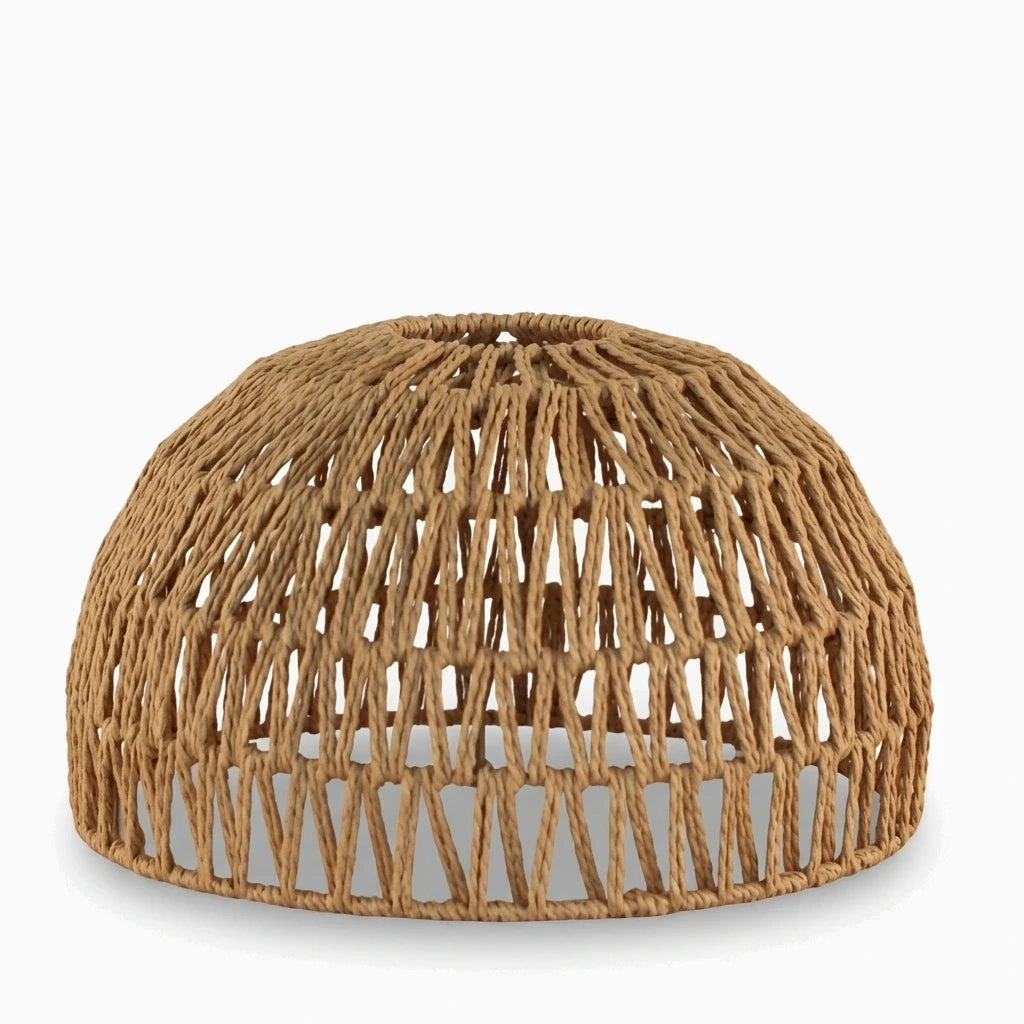 Lustre et abat-jour avec structure ajourée créant une ambiance douce