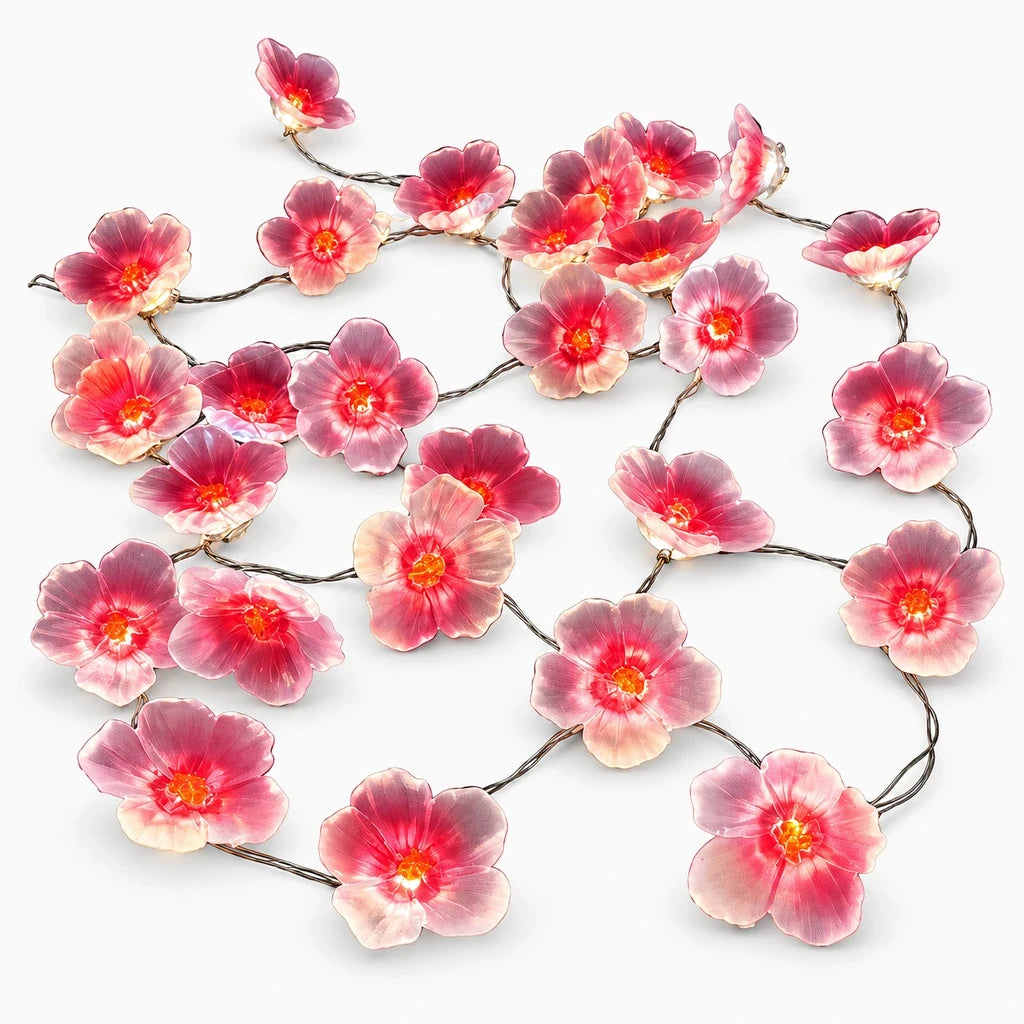 Guirlande fleur lumineuse enroulée autour d'un miroir dans une chambre