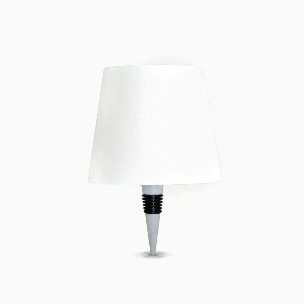 Lampe bouteille sans fil avec socle compact éclairant une bouteille de verre