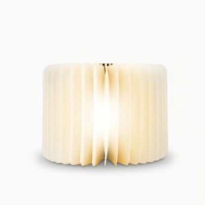 Lampe bois grain apparent chambre enfant, éclairage doux réglable, format compact pour petits espaces