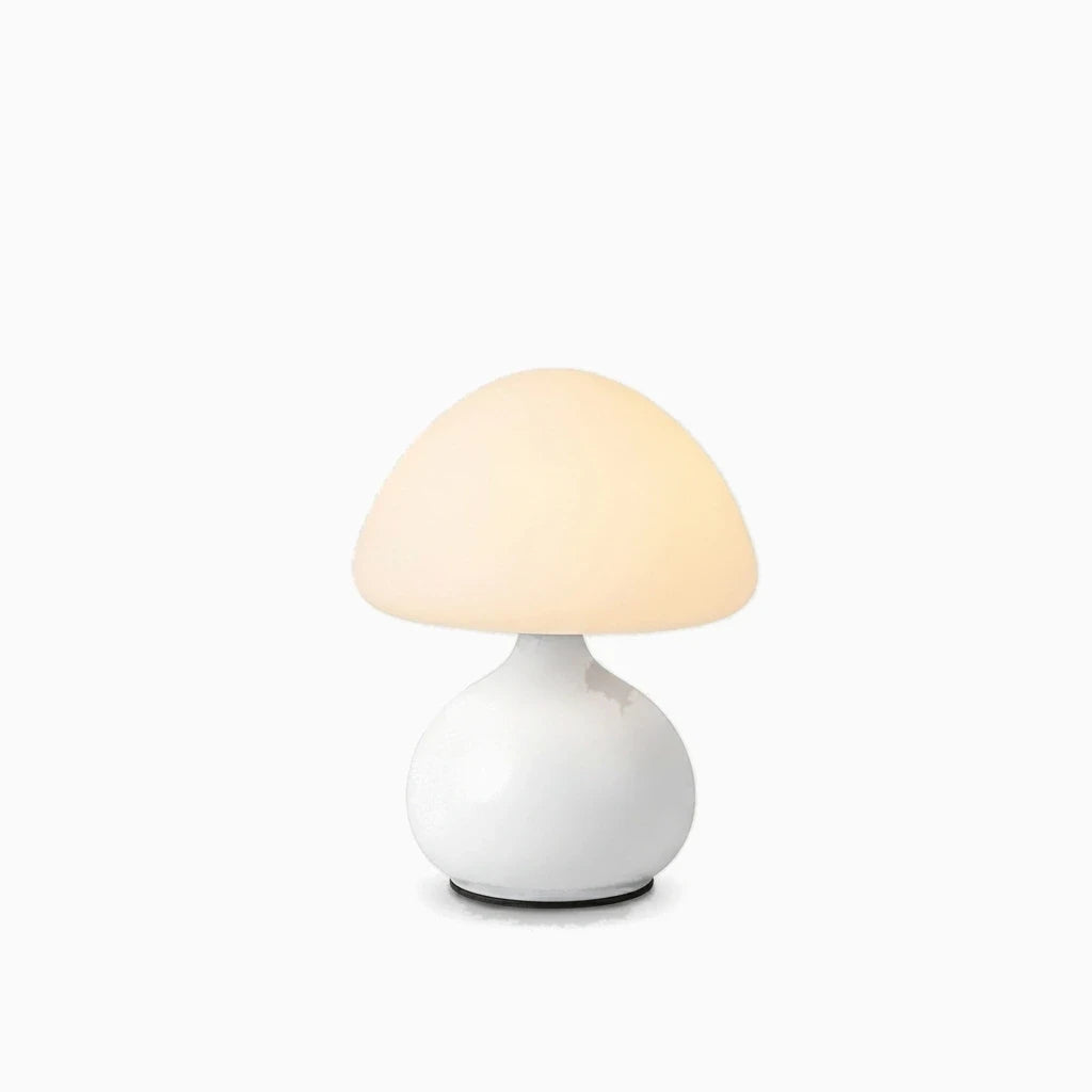 Lampe de chevet blanc avec abat-jour arrondi en forme de champignon sur table de nuit