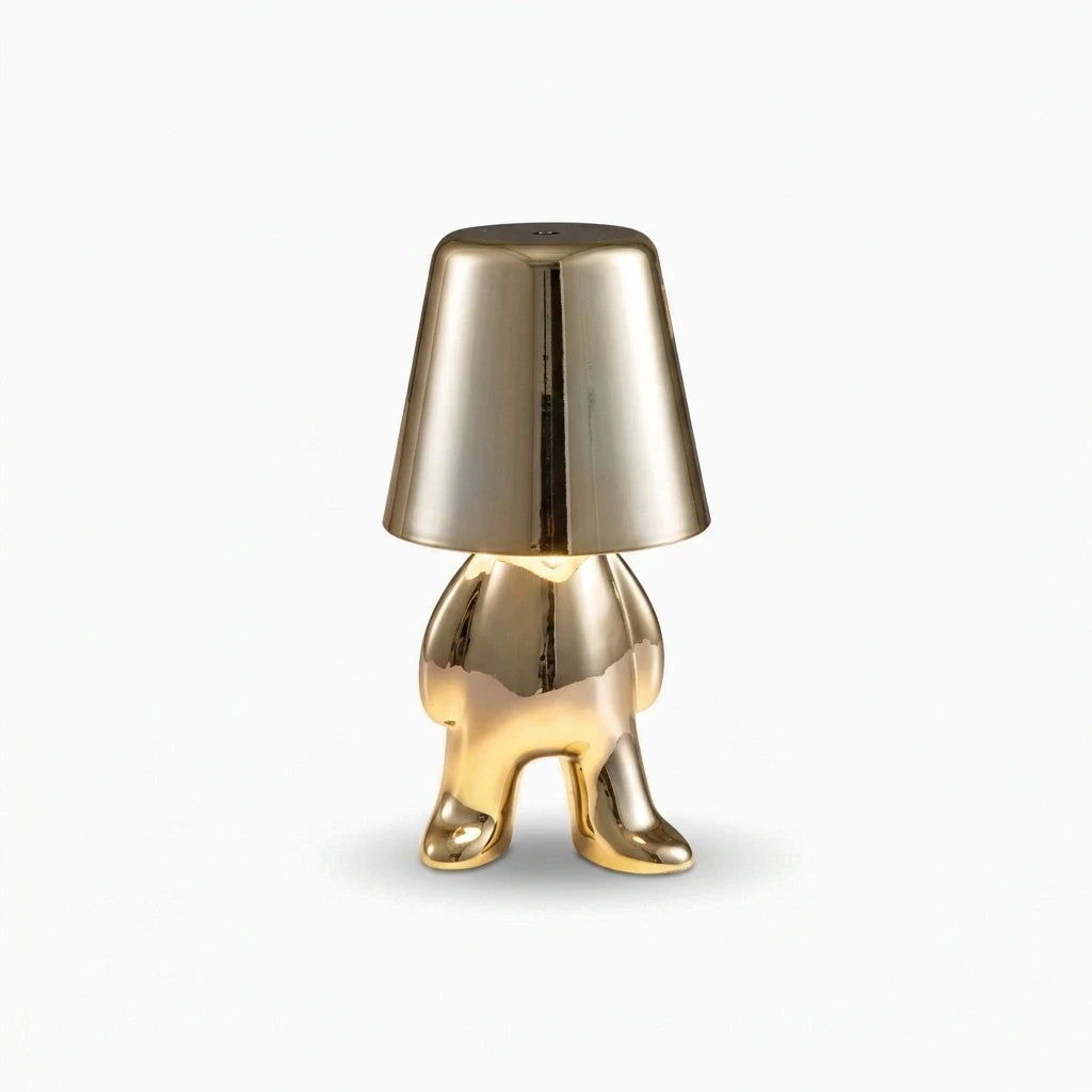 Lampe dorée diffusant une lumière chaude et enveloppante en ambiance