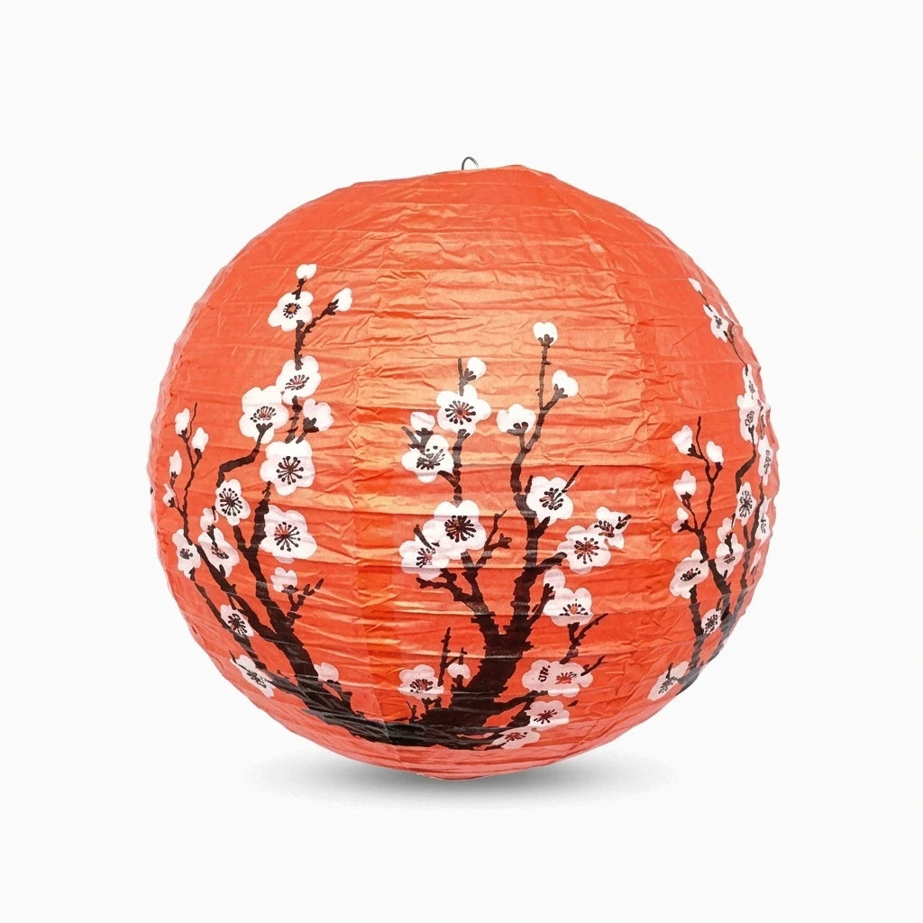 Lampes orientales suspendues créant une ambiance lumineuse enveloppante dans un intérieur