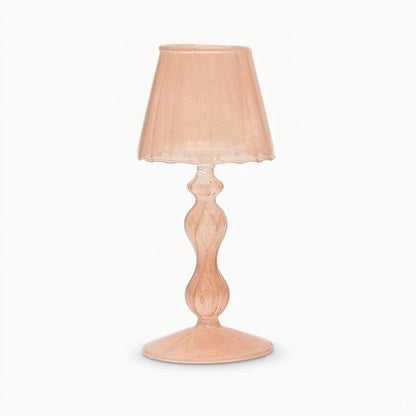 Support à bougie décoratif en verre sculpté, silhouette élégante sur table