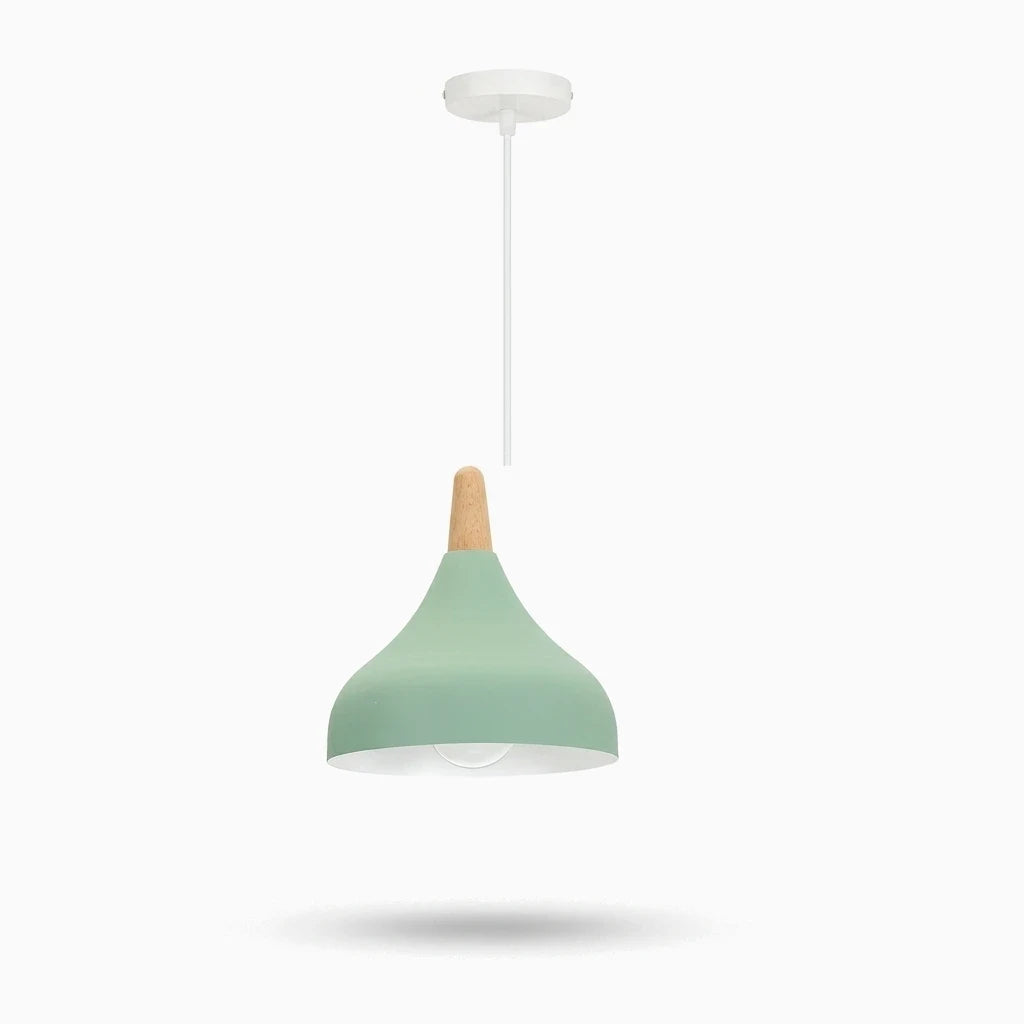 Lampe suspendue en fer noir avec structure légère, diffusant une lumière chaude au-dessus d'une table