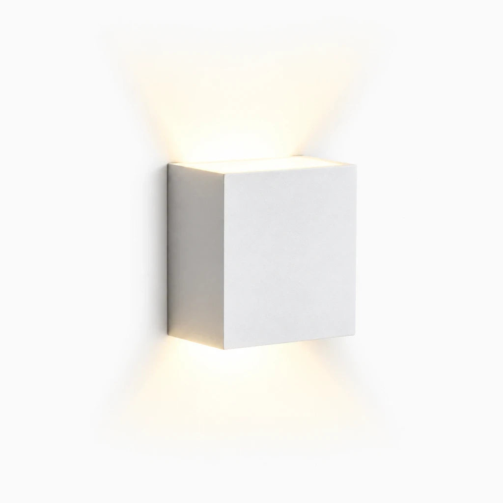 Applique murale cube en aluminium blanc avec diffusion LED douce pour éclairage intérieur