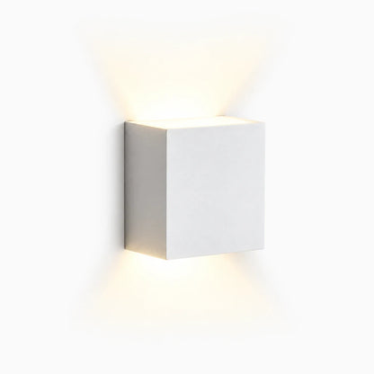 Applique murale cube en aluminium blanc avec diffusion LED douce pour éclairage intérieur